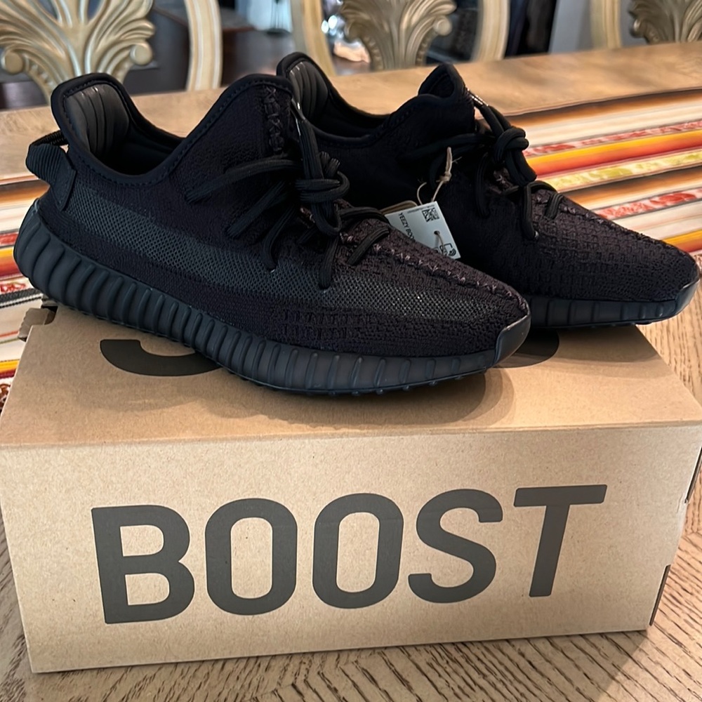 Yzy 350 v2 Onyx
